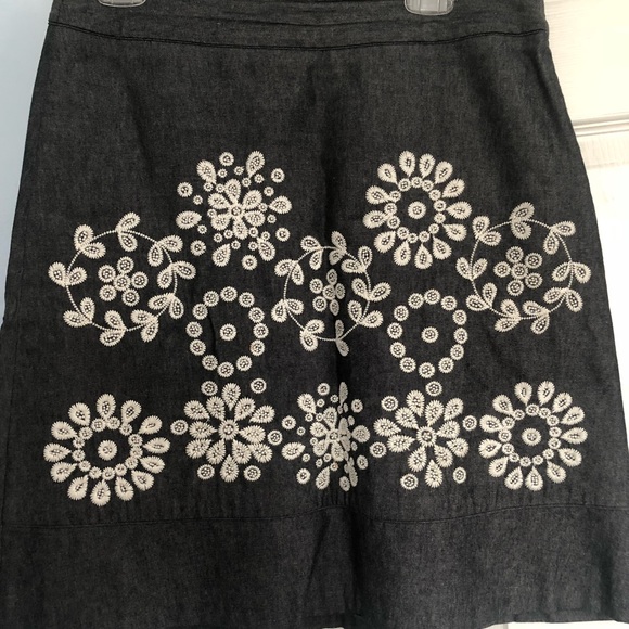 Ann Taylor Dresses & Skirts - Ann Taylor embroidered skirt
